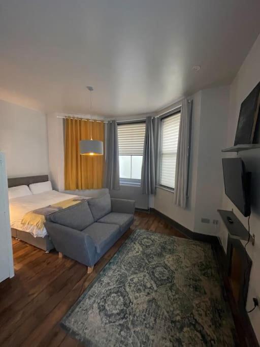 Apartament 1 Comfortable Studio Okręg wyborczy Hove Zewnętrze zdjęcie